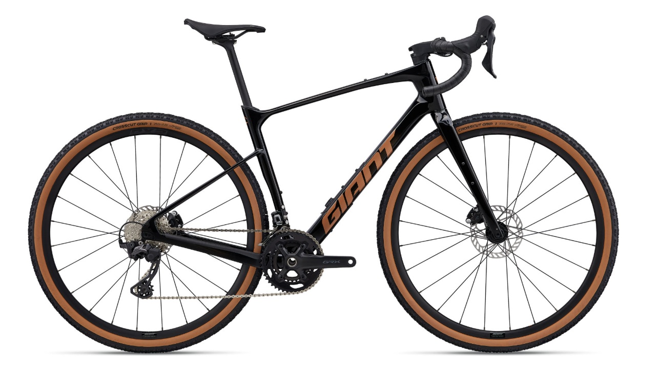 Giant Revolt Advanced 2 Carbon 2026.jpg
