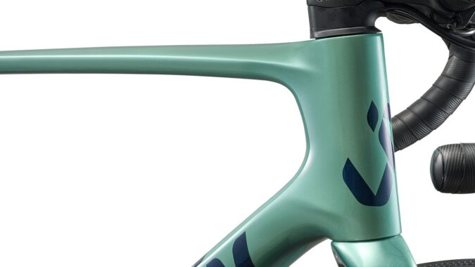 MY26+Avail+Advanced+3_Color+A+Seafoam_Cosmos+Navy-D1.jpg