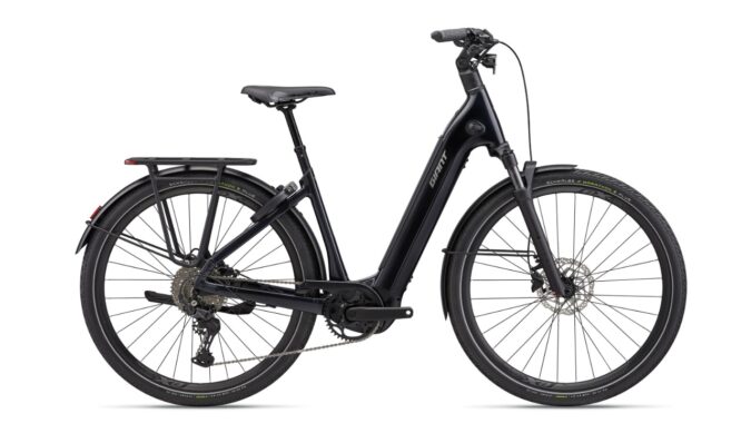 GIANT AnyTour E+ 4 LST E-Bike in Cold Night