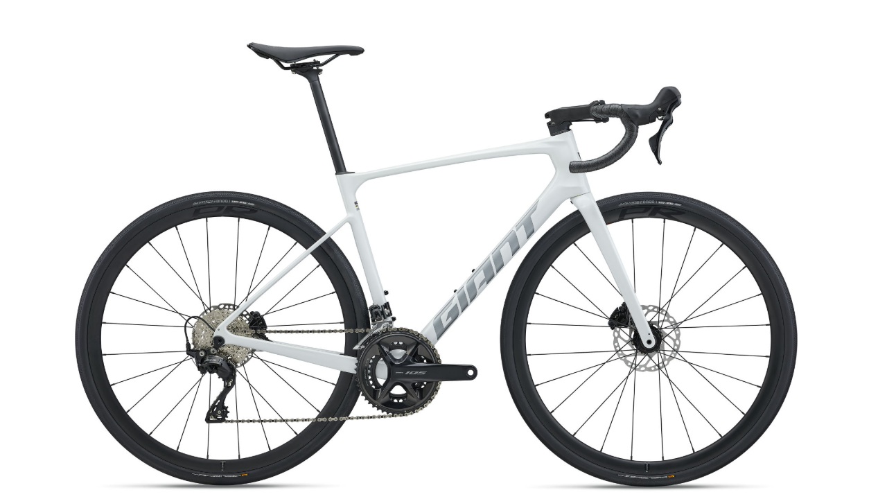 Giant Defy Advanced 2 Pearl White.jpg